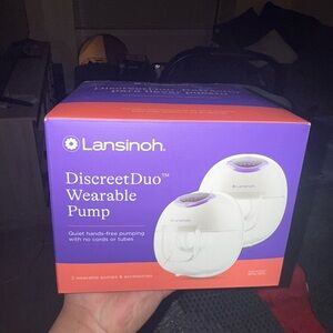 Lansinoh DiscreetDuo Wearable Pump in Purple and White